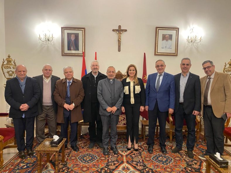 بطريرك الأرمن الكاثوليك يستقبل وفدا  من المؤتمر المسيحي الدائم ويبدي استعداده للتعاون