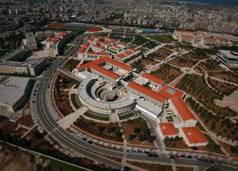 الخوري طوني بو عسّاف في رسالة إلى رئيس الجمهورية: كفى استسهالًاً لضرب التوازن أنقذوا الجامعة اللبنانية