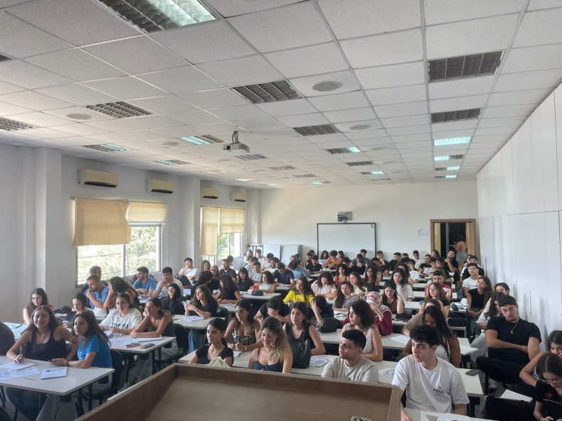 دورتا تدريب للابورا في الأشرفية وزغرتا على امتحانات الدخول إلى كلّيّة العلوم الإقتصادية وإدارة الأعمال